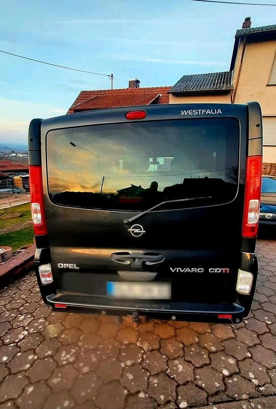 Używany Opel Vivaro 114 KM (83 kW) 2008 Czarny Minivan