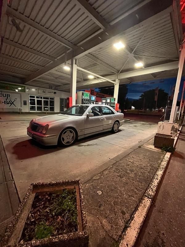 Silber Gebraucht 2000 Mercedes E320 Limousine | 2.500 € (Superpreis) - Bild 1/2