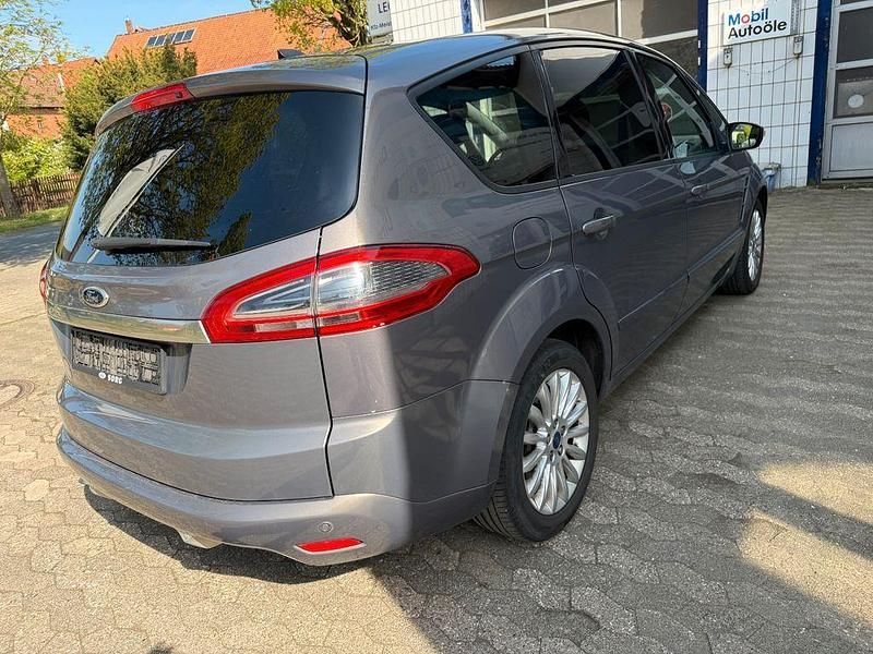 Używany Ford S-MAX Ambiente 140 KM (102 kW) 2013 Brązowy Minivan
