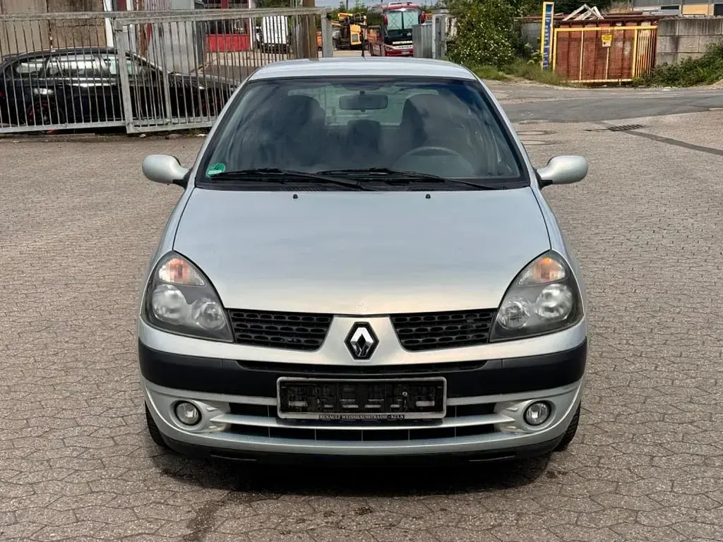 Gebraucht Renault Clio II 75 PS (55 kW) 2002 Silber Limousine