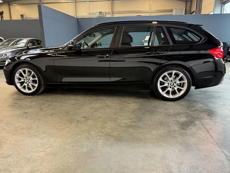 Gebraucht BMW 320 Advantage 184 PS (135 kW) 2018 Schwarz Kombi