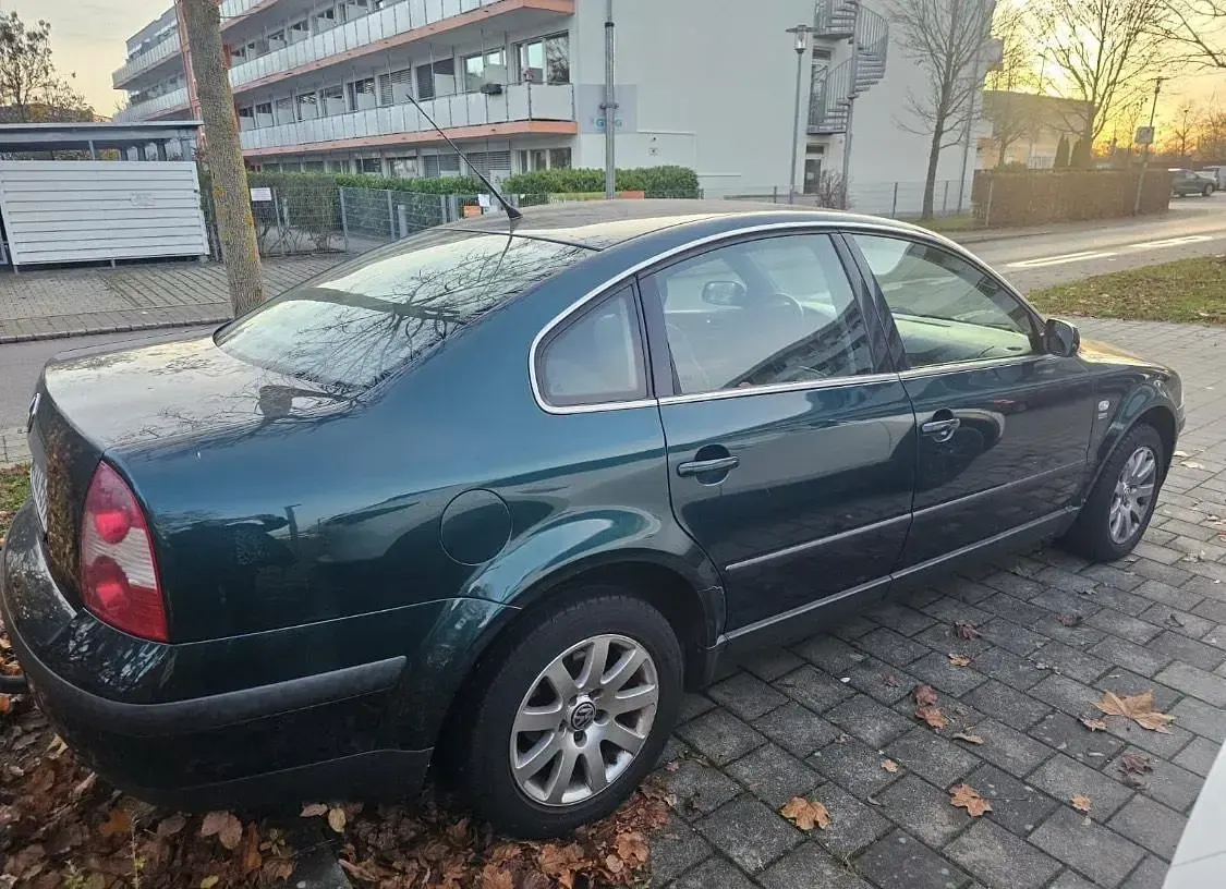 Gebraucht VW Passat 115 PS (84 kW) 2001 Grün Limousine