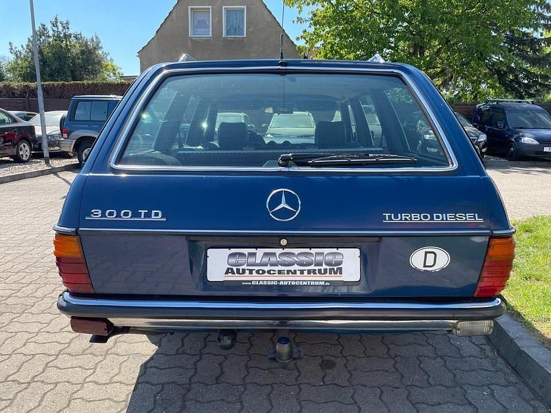 Gebraucht Mercedes 300 125 PS (91 kW) 1984 Blau Kombi