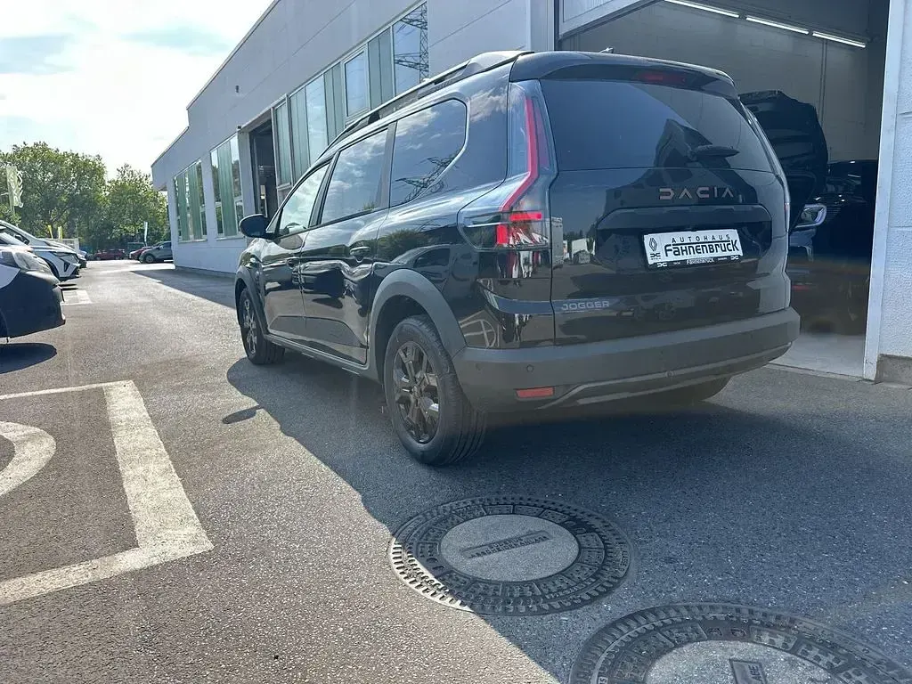 Neu Dacia Jogger Extreme 122 PS (89 kW) 2026 Perlmuttschwarz metallic Van / Kleinbus