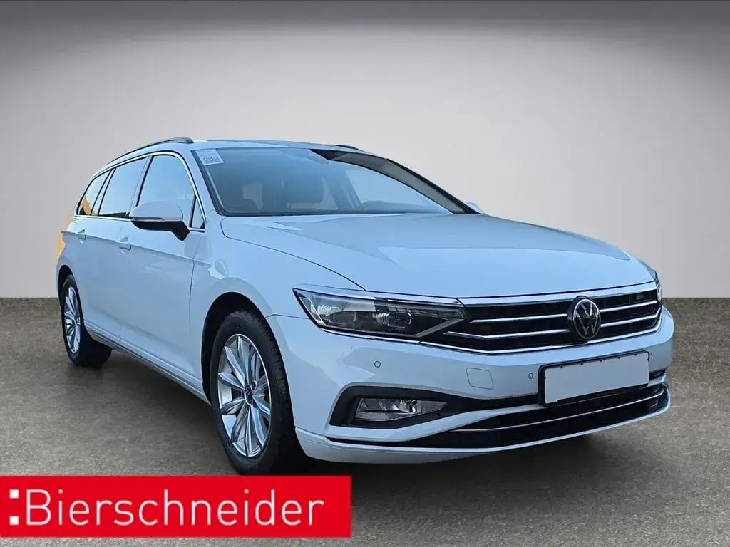 Gebraucht VW Passat 150 PS (110 kW) 2023 Weiss Kombi