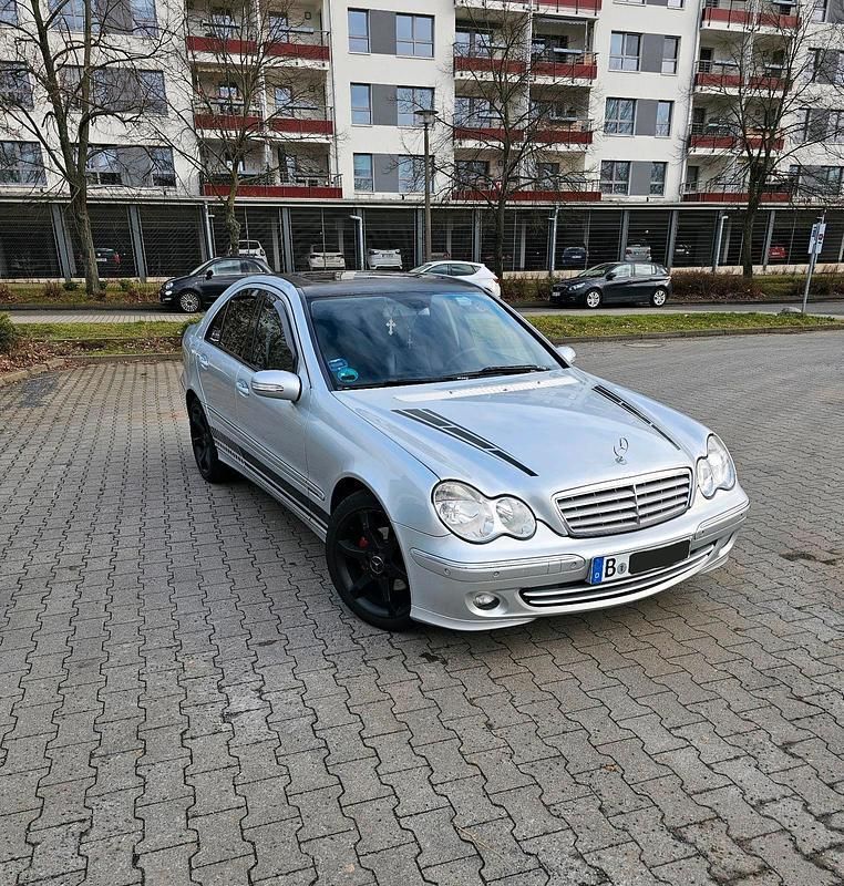 Grau Gebraucht 2007 Mercedes C200 Limousine | 4.000 € - Bild 1/4