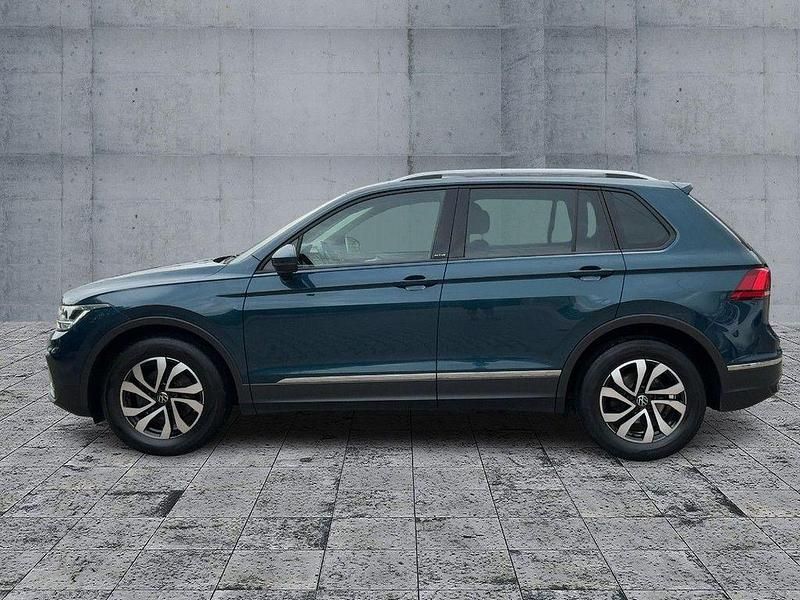 Gebraucht VW Tiguan Active 150 PS (110 kW) 2022 Nightshade blue metallic SUV