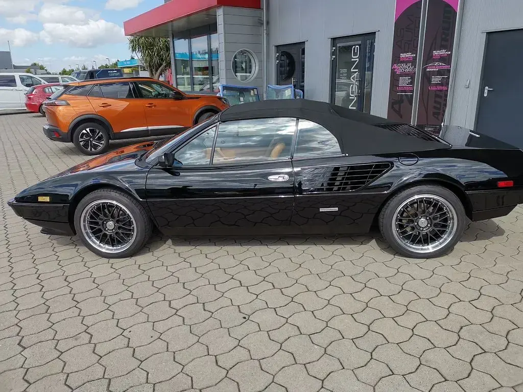 Second-hand Ferrari Mondial 270 CP (198 kW) 1985 Negru Cabrio