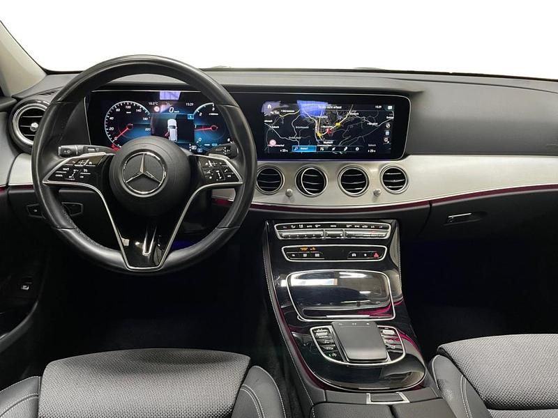 Gebraucht Mercedes E220 Avantgarde 200 PS (147 kW) 2022 Metalliclack hightechsilber Kombi