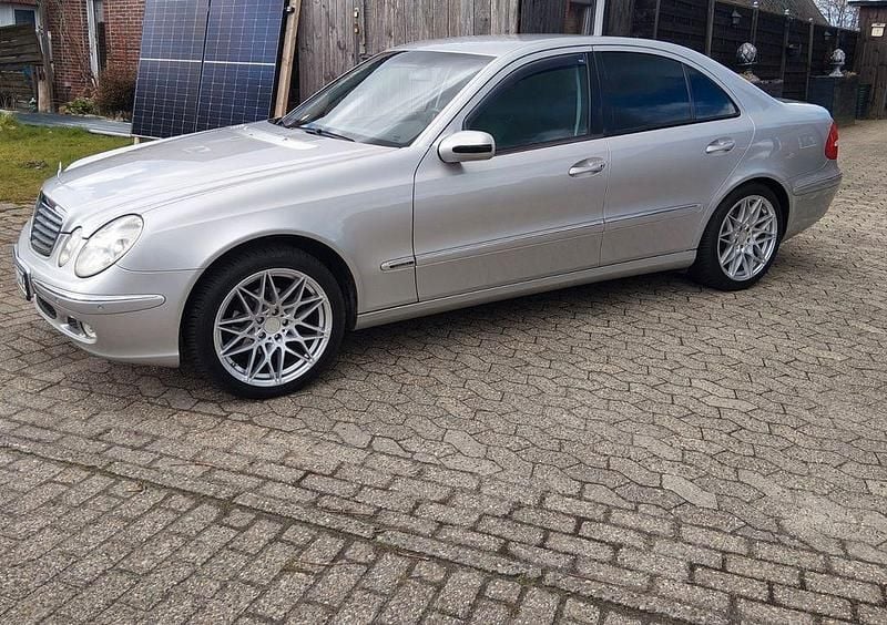 Gebraucht Mercedes E240 Elegance 177 PS (130 kW) 2002 Silber Limousine