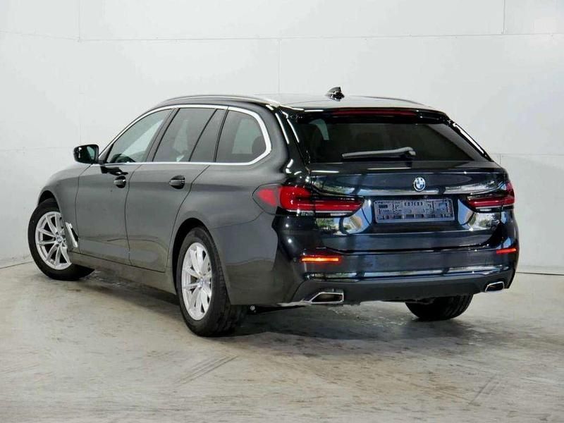 Gebraucht BMW 520 Sport Line 190 PS (139 kW) 2023 Schwarz Kombi