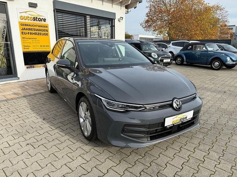 Gebraucht VW Golf VIII Life 150 PS (110 kW) 2025 Delfingrau (metallic) Limousine