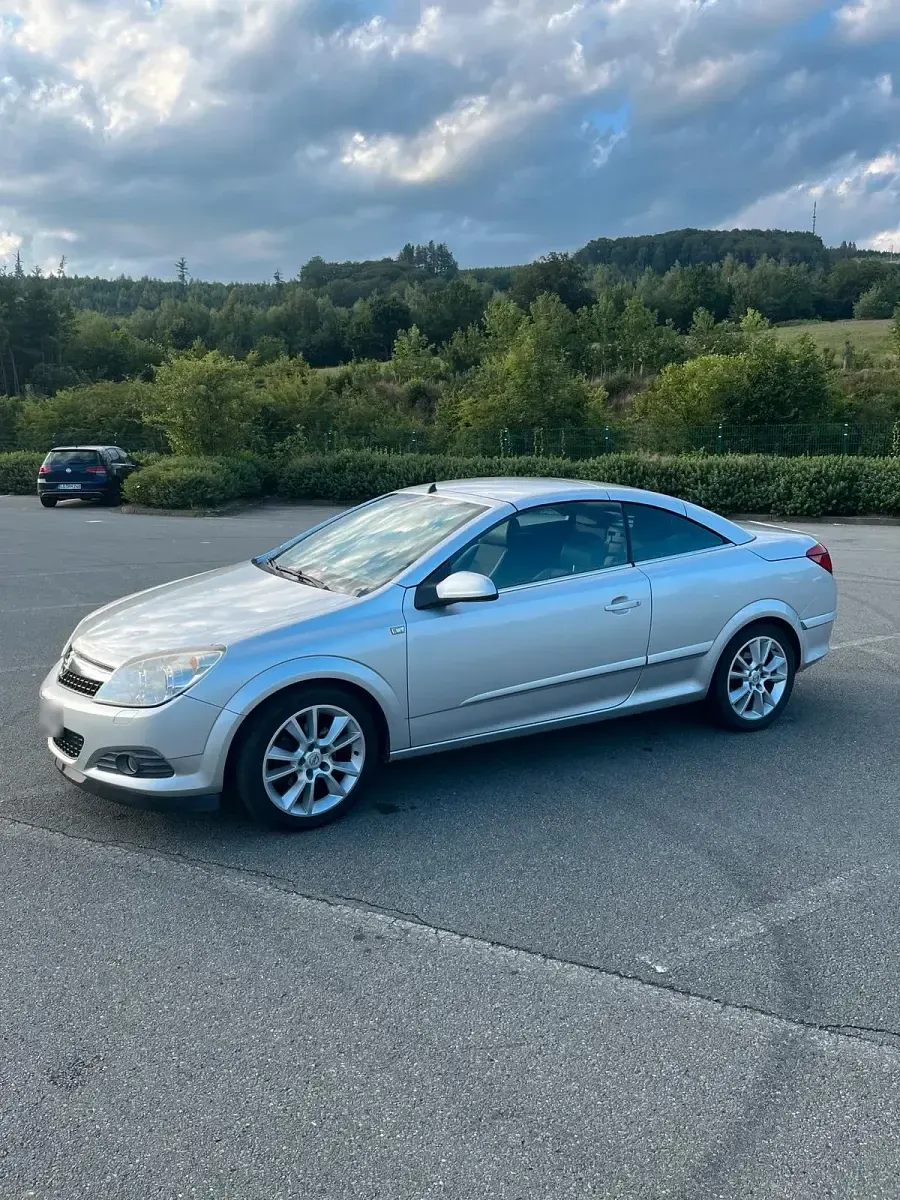 Gebraucht Opel Astra 140 PS (102 kW) 2007 Silber Cabrio