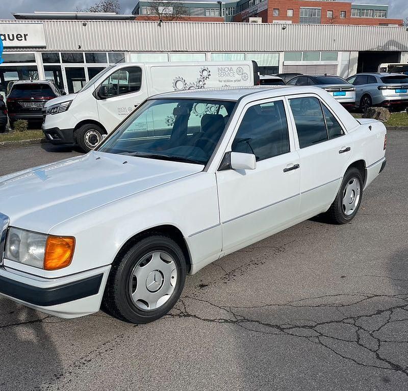 Gebraucht Mercedes 200 118 PS (86 kW) 1990 Weiß Limousine