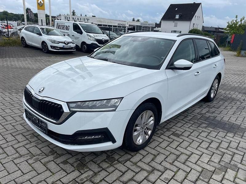 Weiß Gebraucht 2022 Skoda Octavia Ambition Kombi | 19.990 € - Bild 1/4