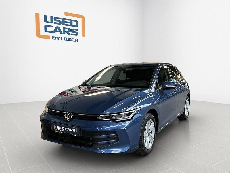 Blau Gebraucht 2024 VW Golf VIII Life Limousine | 28.490 € (Fairer Preis) - Bild 1/4