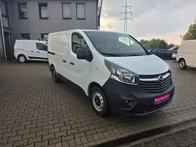 Gebraucht Opel Vivaro 190 PS (139 kW) 2017 Weiß Van / Kleinbus