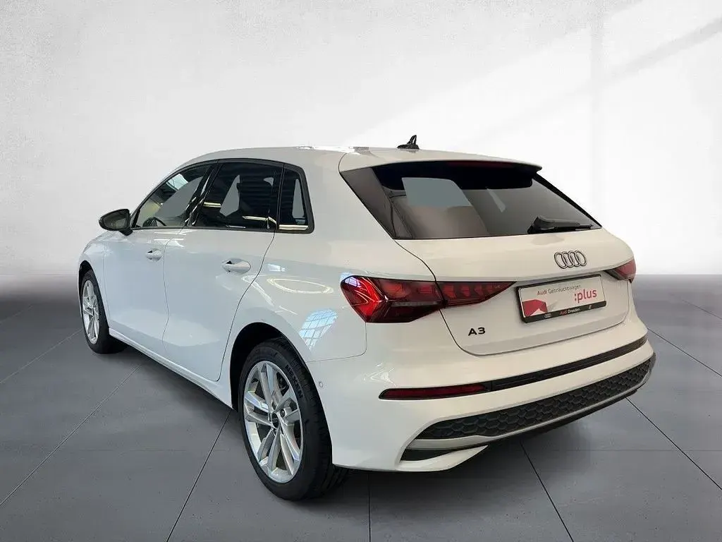 Gebraucht Audi A3 Advanced 116 PS (85 kW) 2024 Arkonaweiß Limousine