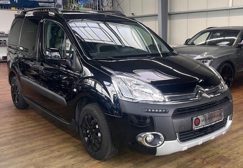 Schwarz Gebraucht 2015 Citroën Berlingo XTR Van / Kleinbus | 7.700 € (Fairer Preis) - Bild 1/4