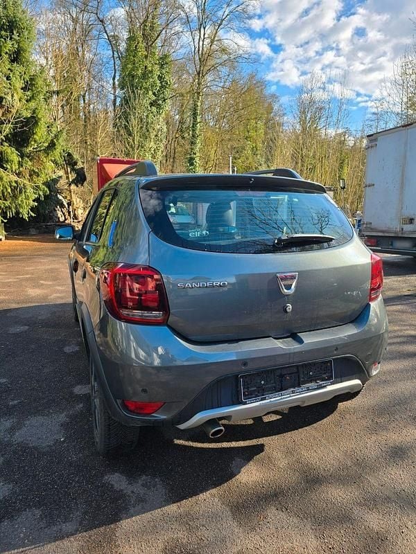 Gebraucht Dacia Sandero Stepway 90 PS (66 kW) 2017 Grau Limousine