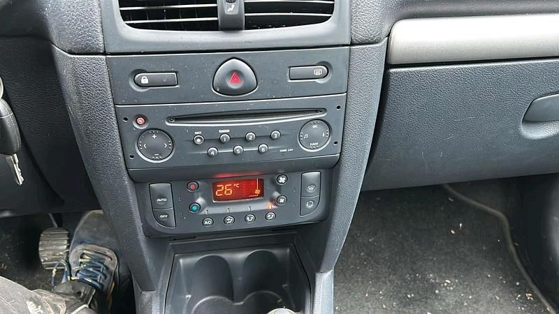 Gebraucht Renault Clio II 55 PS (40 kW) 2003 Grün Kleinwagen