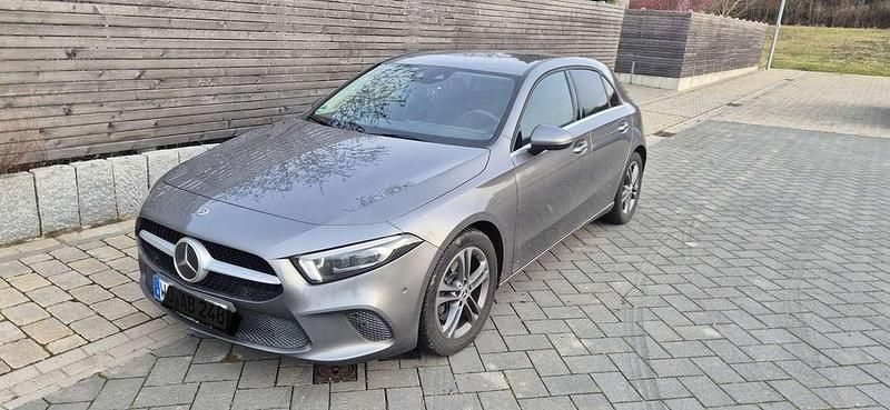 Grau Gebraucht 2019 Mercedes A220 Kleinwagen | 22.990 € (Fairer Preis) - Bild 1/4