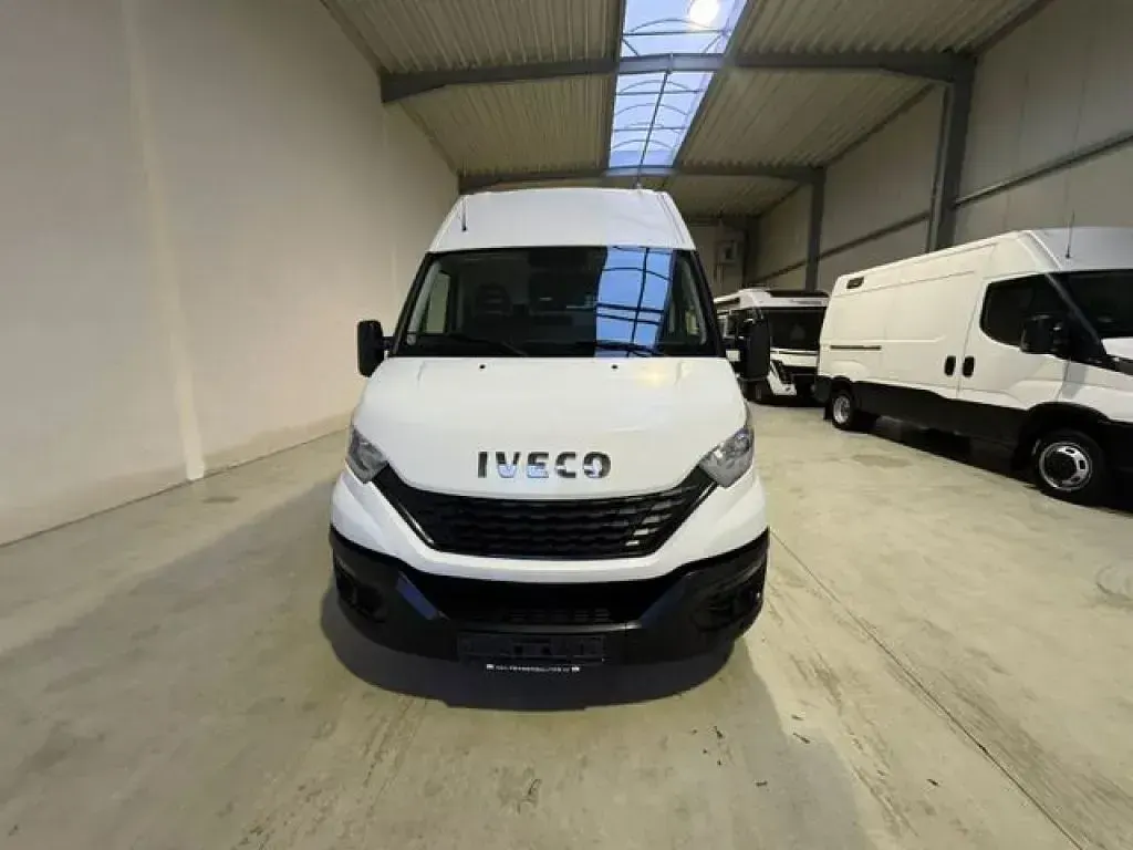 Używany Iveco Daily 156 KM (114 kW) 2021 Biały Van