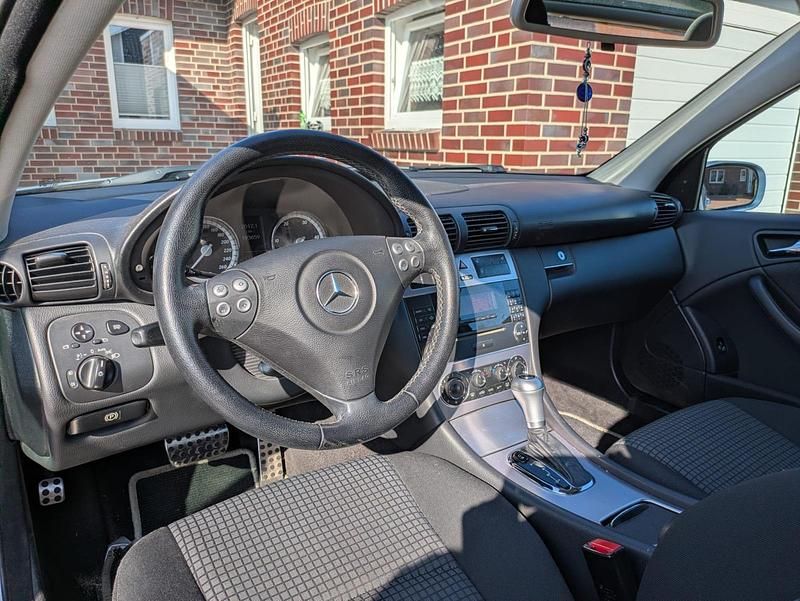 Gebraucht Mercedes C220 150 PS (110 kW) 2005 Silber Coupé