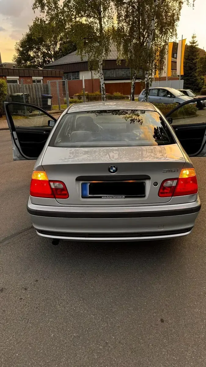 Gebraucht BMW 316 105 PS (77 kW) 2001 Silber Limousine