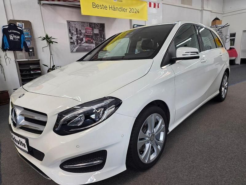 Weiß Gebraucht 2016 Mercedes B180 Urban Van / Kleinbus | 14.499 € (Fairer Preis) - Bild 1/4