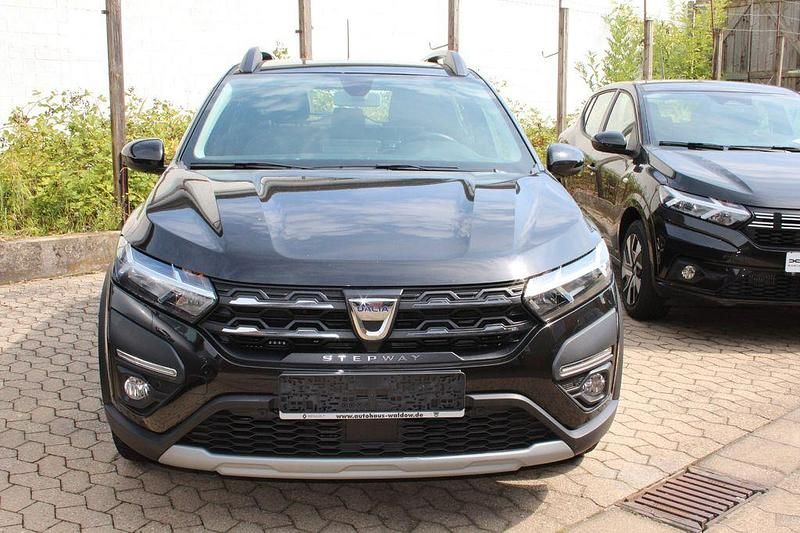 Schwarz Gebraucht 2022 Dacia Sandero Comfort Kleinwagen | 12.400 € (Fairer Preis) - Bild 1/4