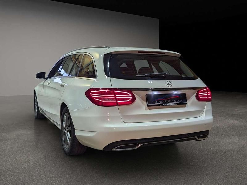 Gebraucht Mercedes C250 211 PS (155 kW) 2016 Weiß Kombi