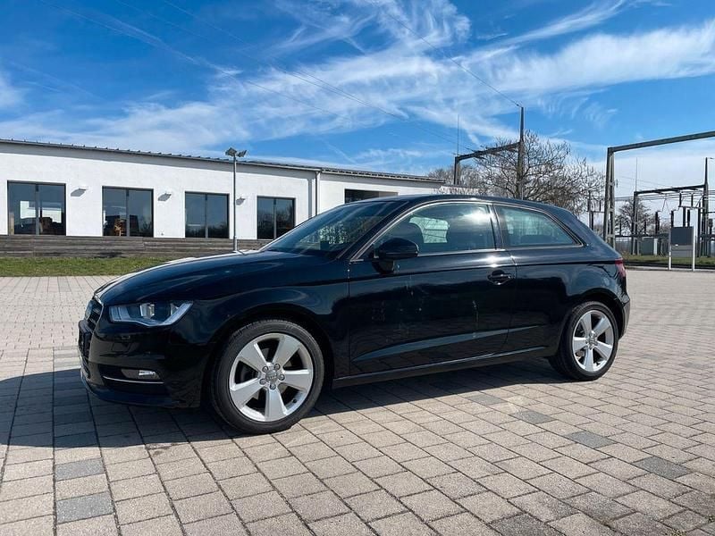 Gebraucht Audi A3 Attraction 125 PS (91 kW) 2014 Schwarz Limousine