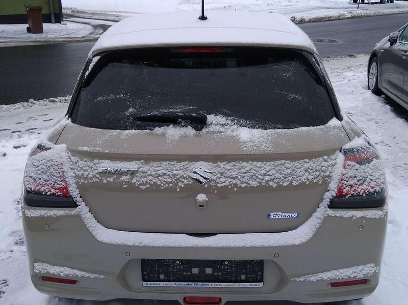 Gebraucht Suzuki Swift Comfort+ 83 PS (61 kW) 2025 Caravan ivory pearl metallic Limousine