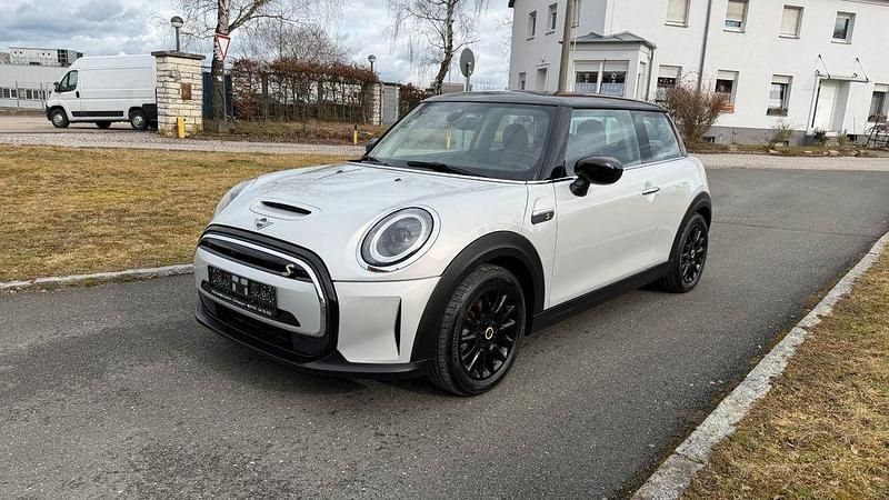 Gebraucht Mini Cooper SE Classic 135 kW (184 PS) 2022 Weiß Kleinwagen