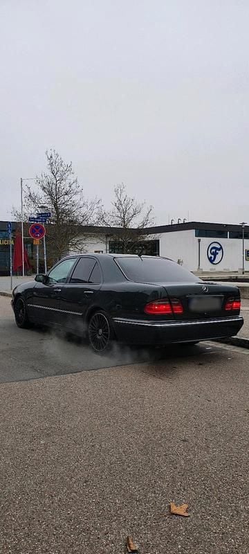 Gebraucht Mercedes E320 197 PS (144 kW) 2001 Grün Limousine