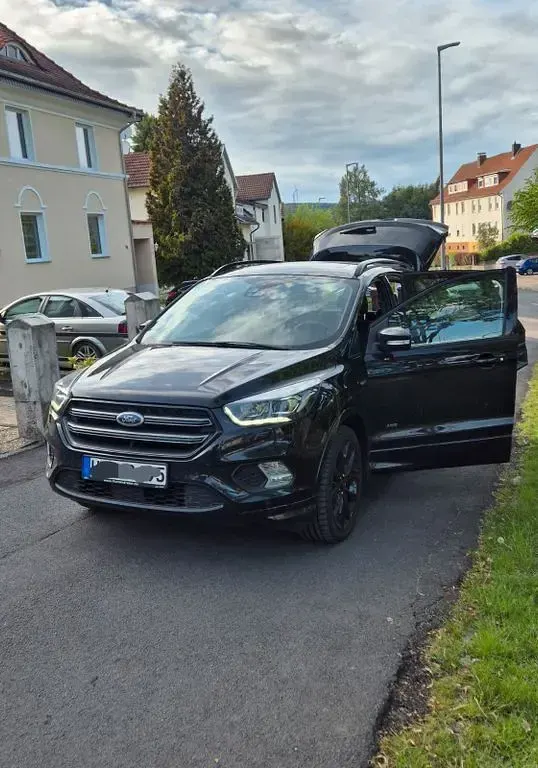 Gebraucht Ford Kuga ST-Line 150 PS (110 kW) 2018 Schwarz SUV
