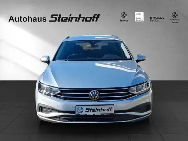 Gebraucht VW Passat 122 PS (89 kW) 2022 Silber Kombi