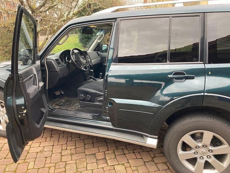 Grün Gebraucht 2008 Mitsubishi Pajero Intense SUV | 12.900 € (Teuer) - Bild 1/3