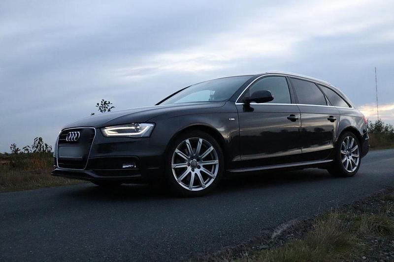 Grau Gebraucht 2012 Audi A4 S-Line Kombi | 8.000 € (Fairer Preis) - Bild 1/4