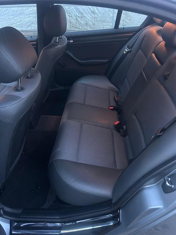 Gebraucht BMW 318 143 PS (105 kW) 2004 Grau Limousine