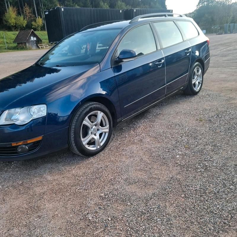 Gebraucht VW Passat 140 PS (102 kW) 2010 Blau Limousine