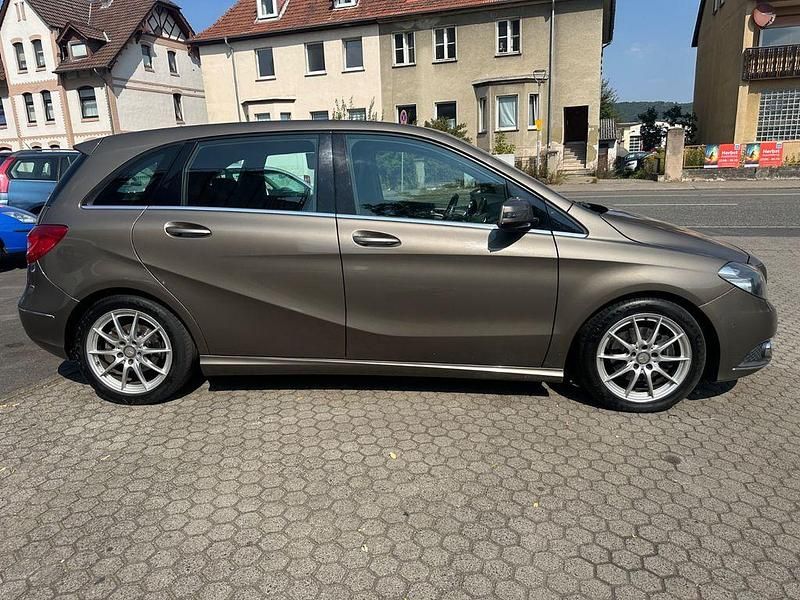Gebraucht Mercedes B180 109 PS (80 kW) 2012 Grau Van / Kleinbus