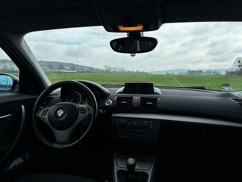 Gebraucht BMW 116 122 PS (89 kW) 2007 Schwarz Kleinwagen