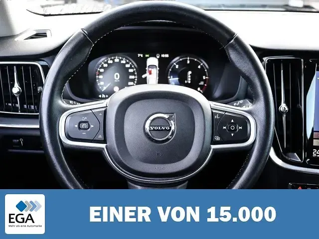 Gebraucht Volvo V60 150 PS (110 kW) 2019 Schwarz metallic Kombi