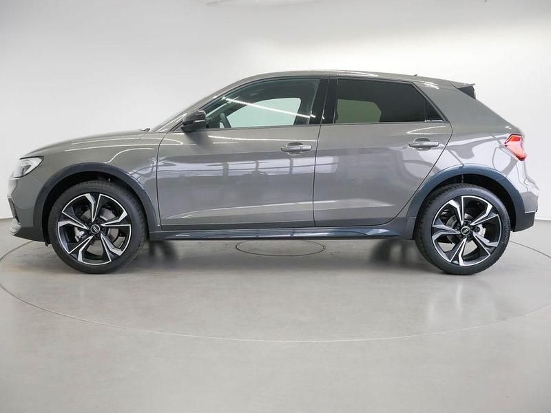 Neu Audi A1 Ambiente 150 PS (110 kW) 2026 Chronosgrau metallic SUV