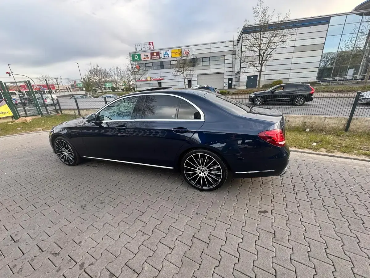 Gebraucht Mercedes E350 258 PS (189 kW) 2017 Blau Limousine