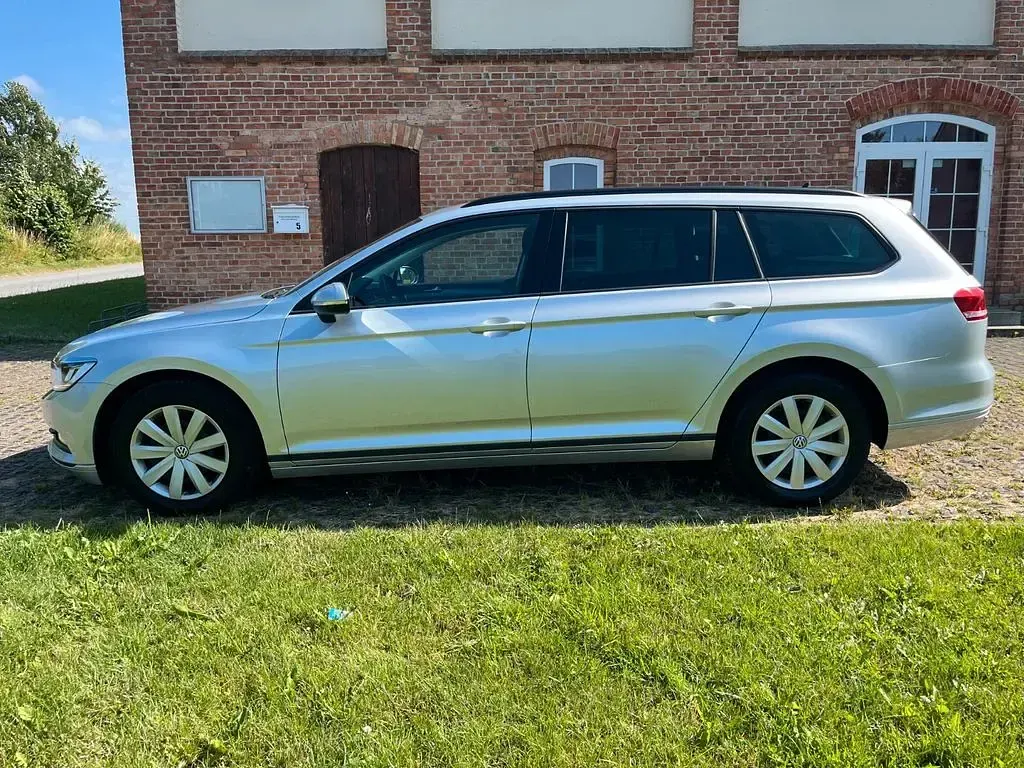 Gebraucht VW Passat Trendline 150 PS (110 kW) 2019 Silber Kombi
