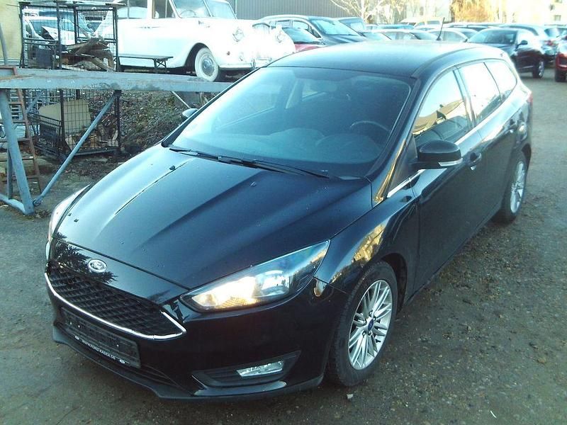 Schwarz Gebraucht 2017 Ford Focus Limousine | 4.400 € (Superpreis) - Bild 1/4