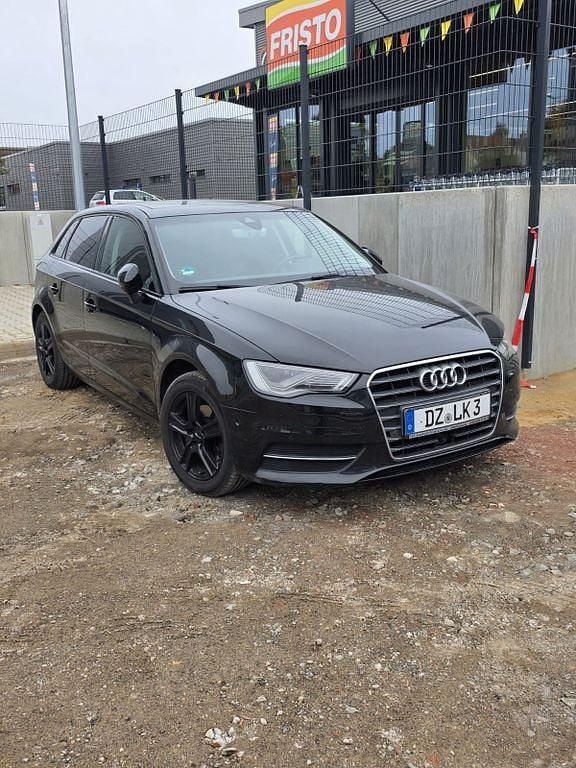 Schwarz Gebraucht 2015 Audi A3 Sportback Ambiente Kleinwagen | 15.900 € (Guter Preis) - Bild 1/4